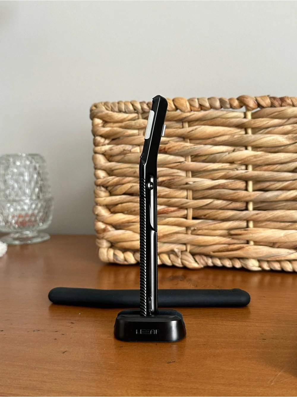 Leaf Shave Black Dermaplaner Full Kit with Refills